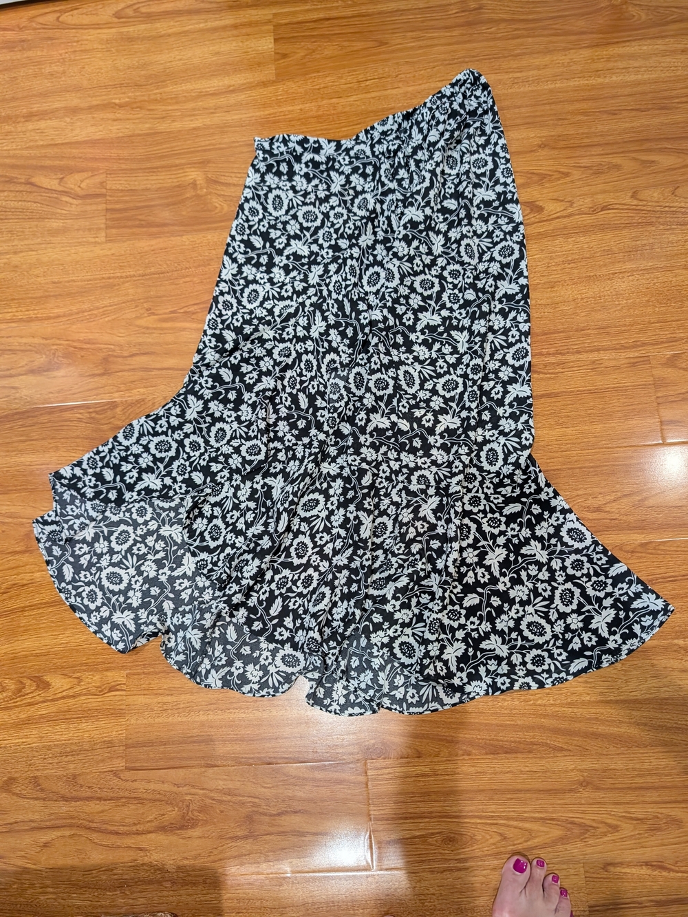 Max Studio Black & White Floral Asymmetrical Ruffle Skirt